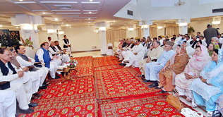 Parliamentarians of PML-N announce aid for Swat refugees 